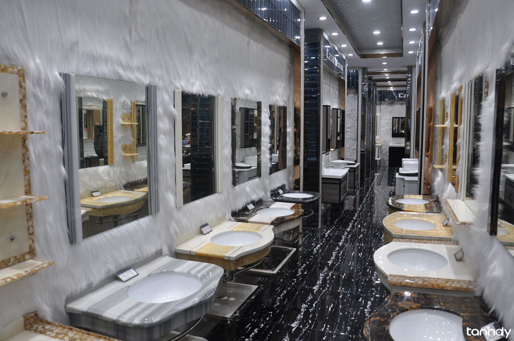 卫浴市场里的浴室柜